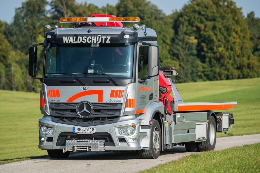LKW fur Fahrzeugbeforderung LFBK Mercedes Antos 1833